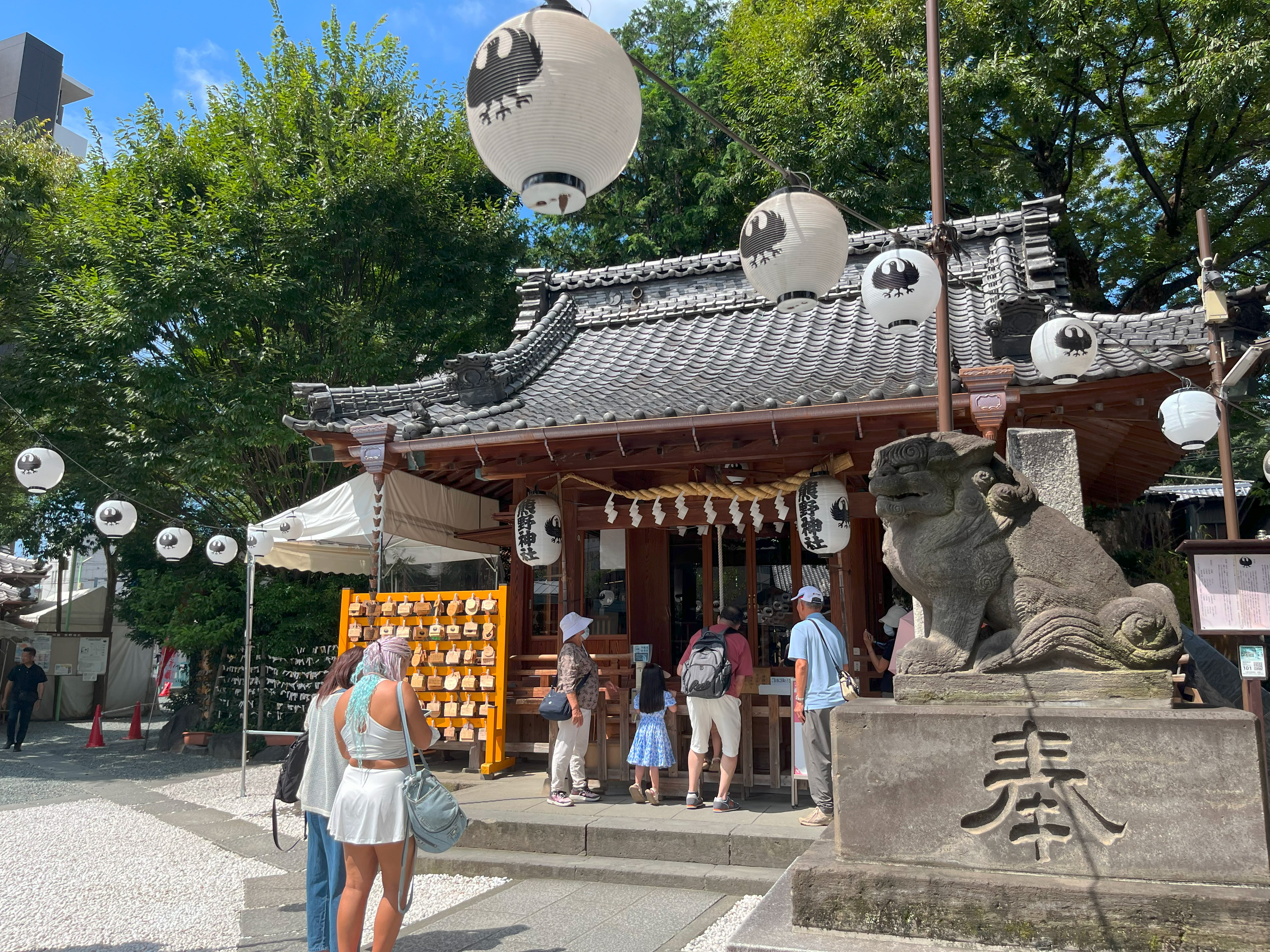 熊野神社本殿前