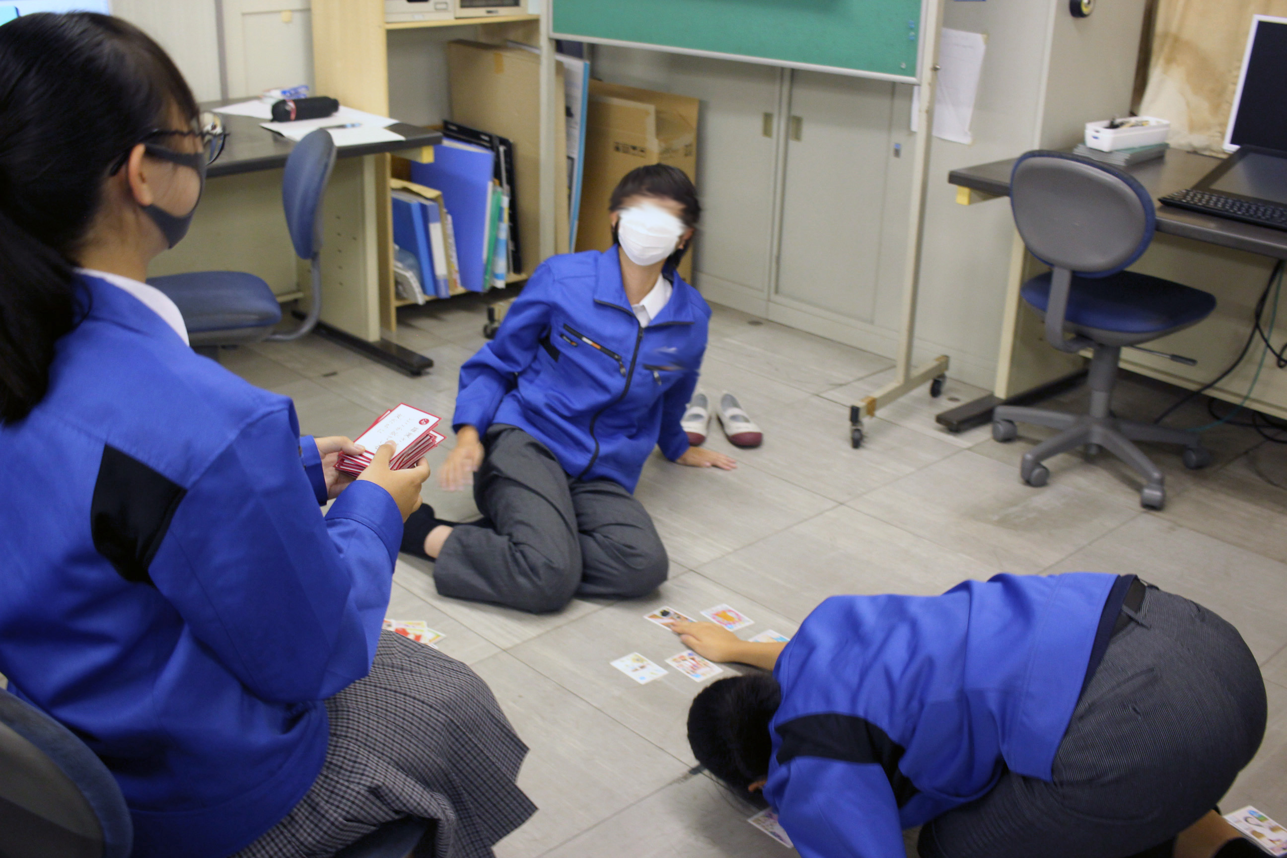 かるた競技中2